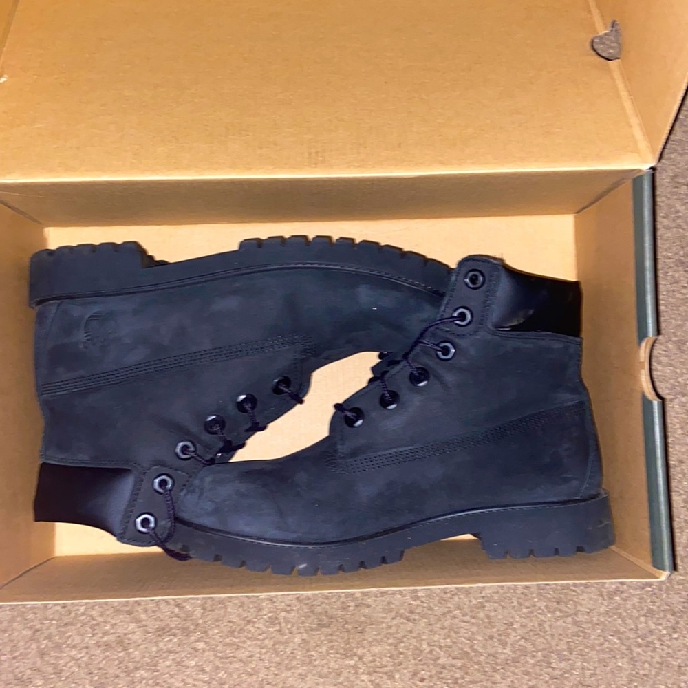 BLACK TIMBERLANDS